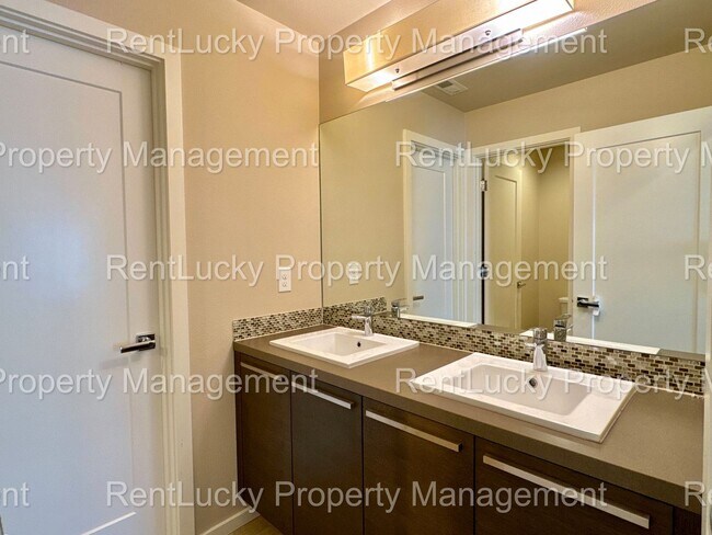 Building Photo - Stunning MainVue Home at Vista Pointe