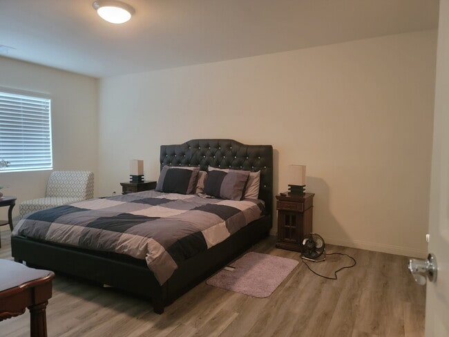 Building Photo - 4 bedroom home with a fully self  contained casita with a 3 car garage