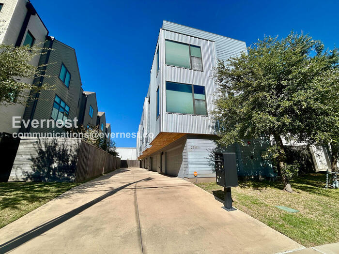 Primary Photo - 2711 Kimsey Dr