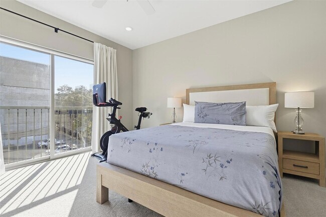 Building Photo - 908 Nueces St