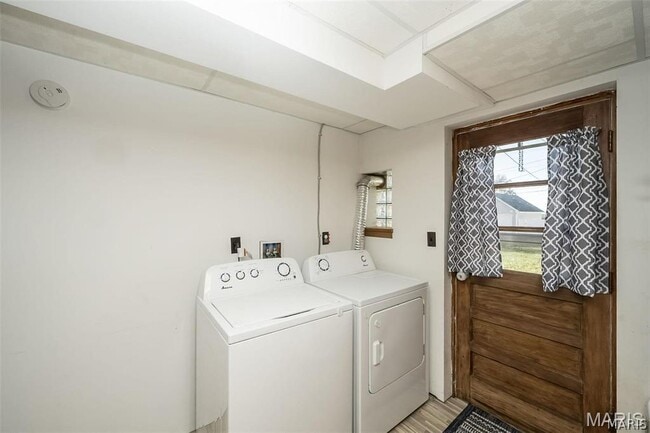 Building Photo - 405 N Moore St