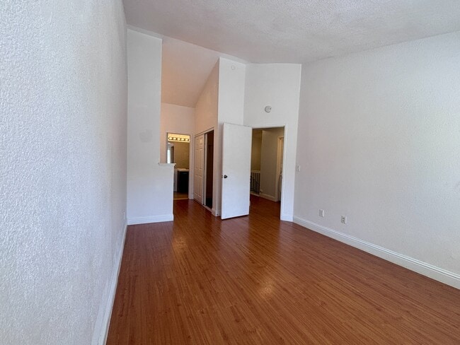 Building Photo - 1002 Devonwood