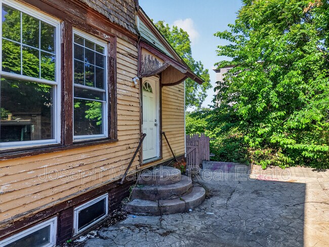Building Photo - 195 Laurel Hill Ave