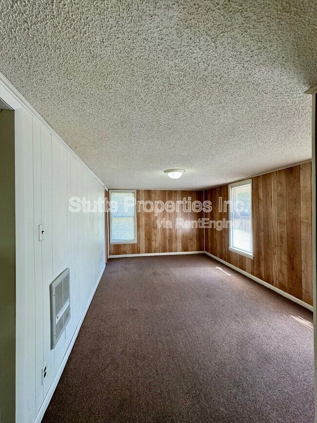 Building Photo - 316 S Chestnut St