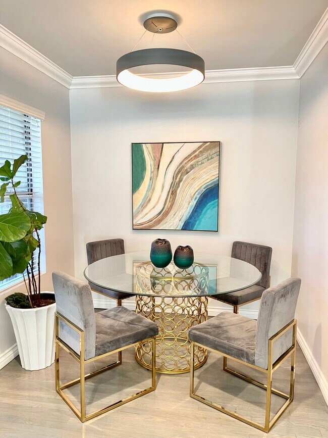 Building Photo - 7236 Oakdale Ave