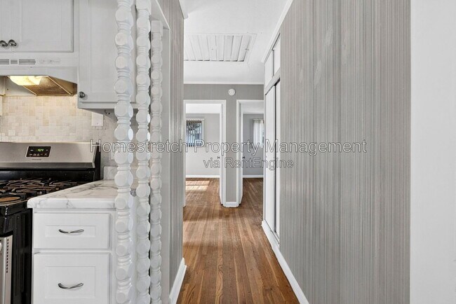 Building Photo - 2247 Hollis Dr