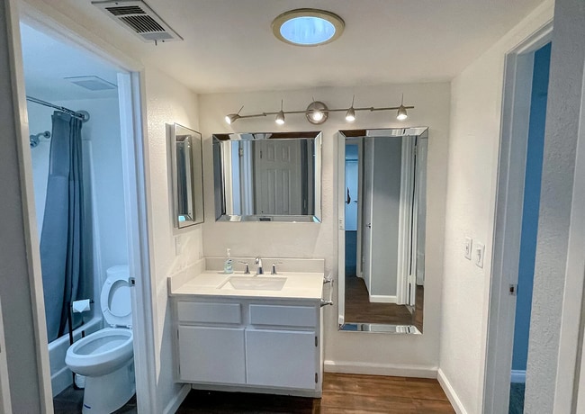 Building Photo - Your next home is waiting!