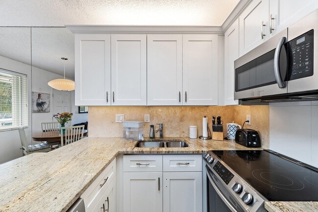 Building Photo - 353 S US Hwy 1