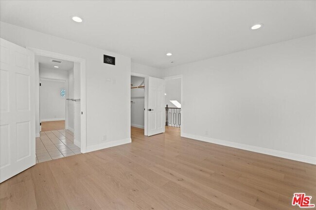 Building Photo - 6443 Matilija Ave