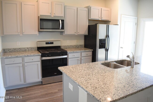 Building Photo - 832 Delta Ct