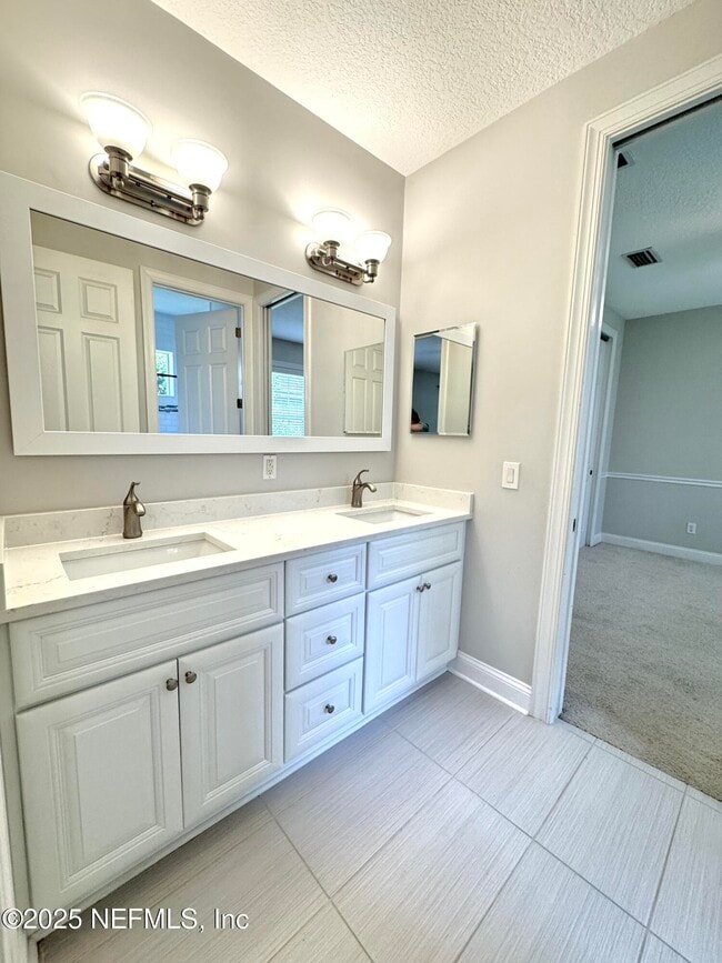 Building Photo - 642 Port Charlotte Dr