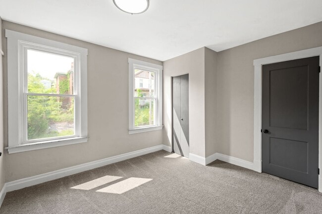 Building Photo - Stunning 2 bedroom home in Carrick availab...