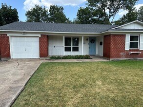 Building Photo - 3018 Gardenia Dr