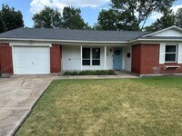 Building Photo - 3018 Gardenia Dr