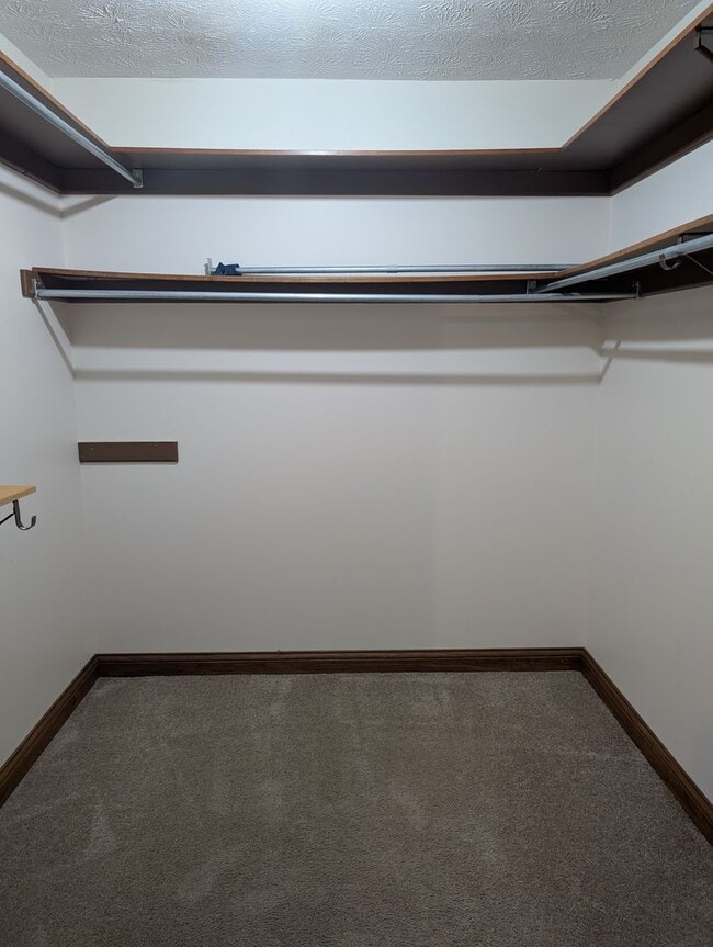 Building Photo - 4 Bedroom Beavercreek Home - AVAILABLE NOW!