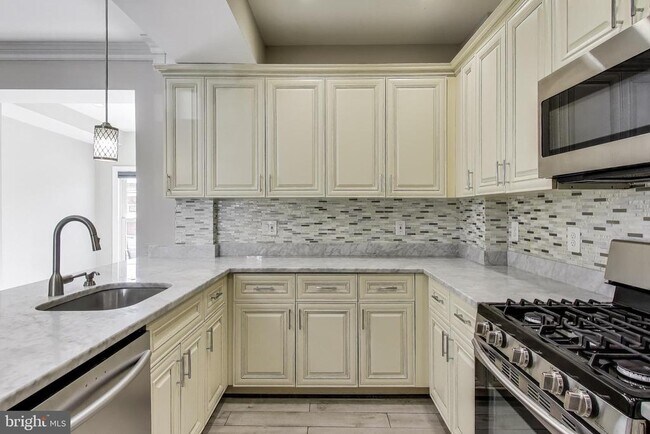 Building Photo - 317 Todd Pl NE