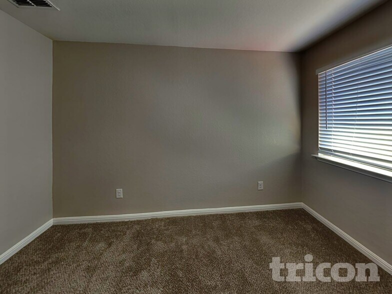 Building Photo - 2676 Diamondback Trail