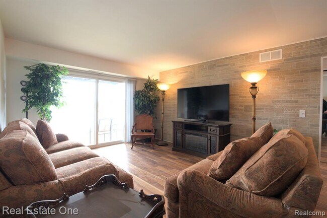 Building Photo - 1944 Klingensmith Rd