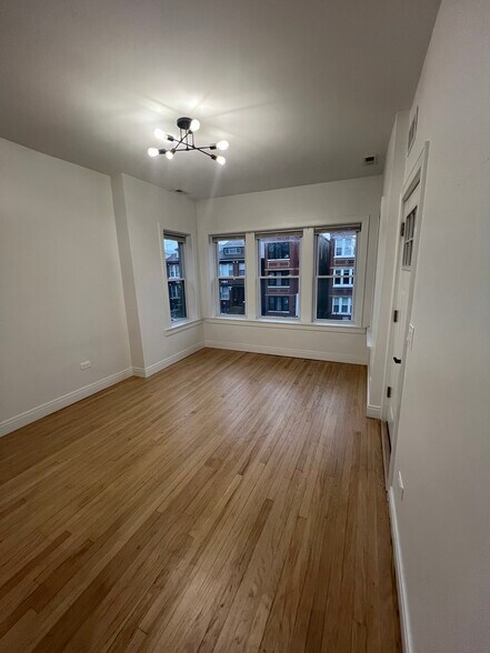 Living room - 2836 W 40th St