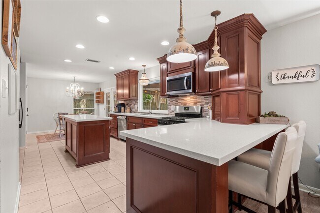 Building Photo - 248 S Pathfinders Cir