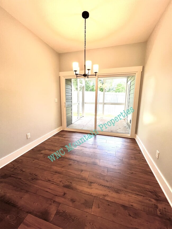 Building Photo - 5 Heartleaf Cir