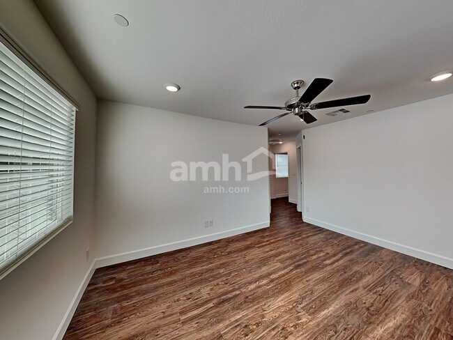 Building Photo - 10076 Roseum Ct