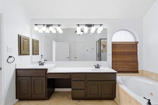 Building Photo - 3601 Sandhurst Dr