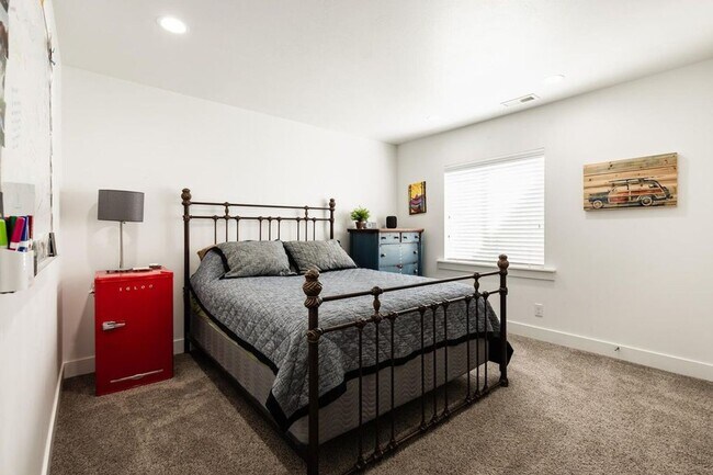 Building Photo - Aspen Pointe Heber Home