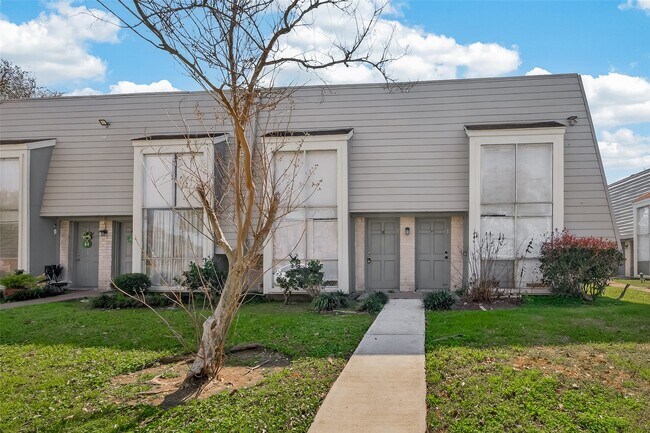 Building Photo - 5929 Queensloch Dr