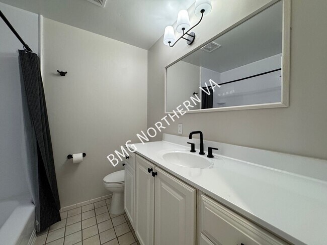 Building Photo - 1109 Hillcrest Dr SW