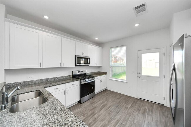 Building Photo - 23415 Pagoda Oak Dr