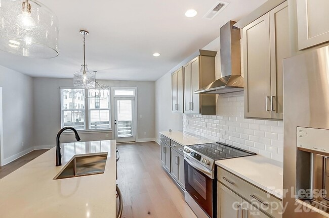 Building Photo - 2308 Chamberlain Ave