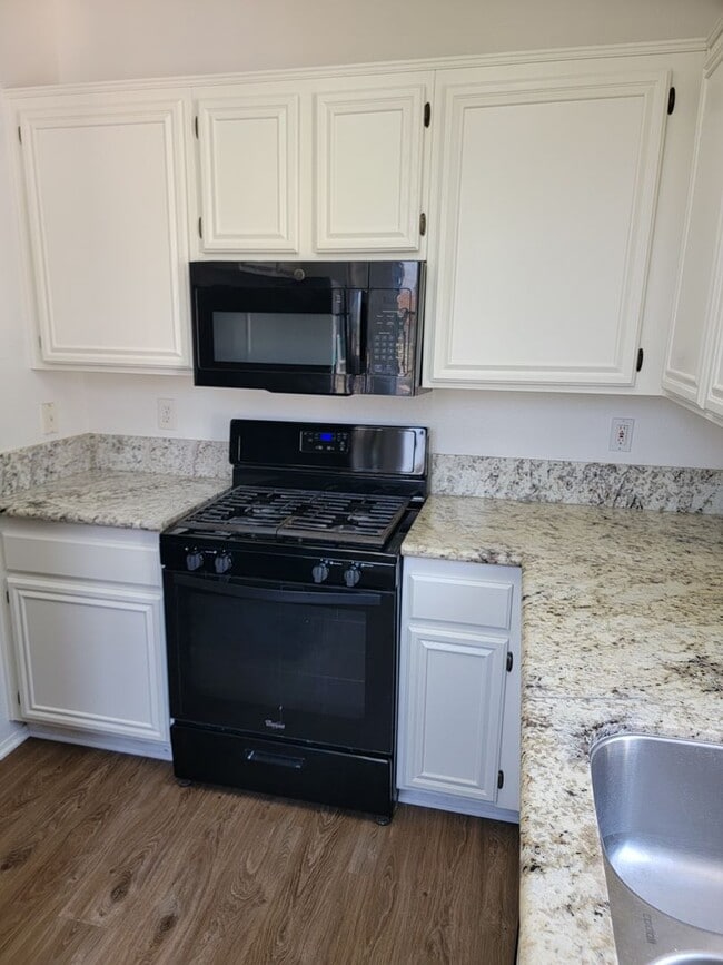 Building Photo - New Vinyl Flooring and Fresh Paint! 2 Bedr...