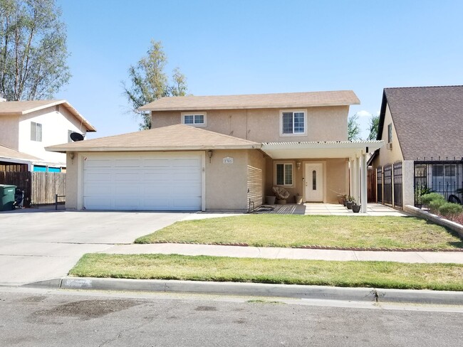 Primary Photo - 4 bedroom house for rent