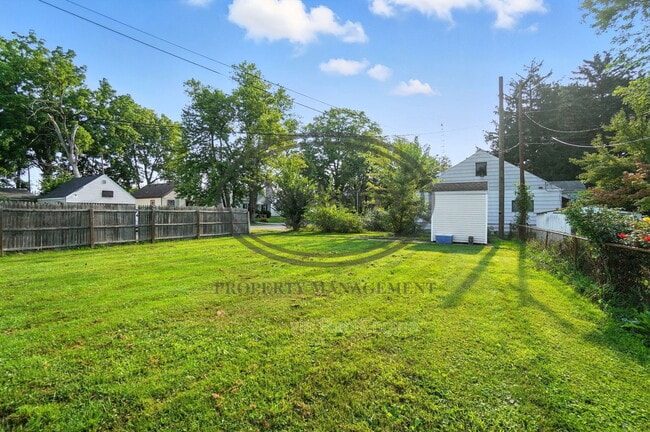 Building Photo - 1126 Searles Rd