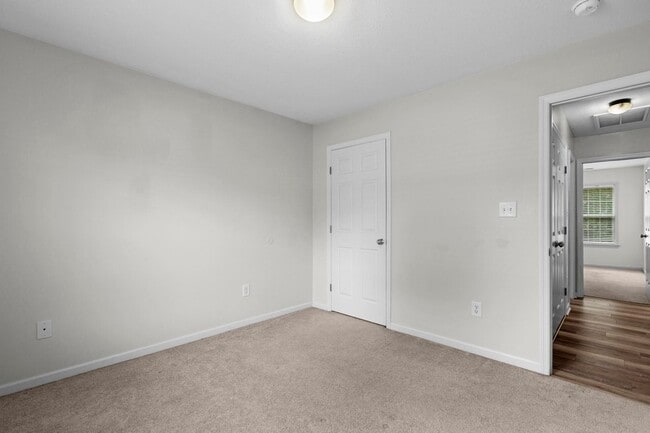 Building Photo - Ranch home with Fenced yard