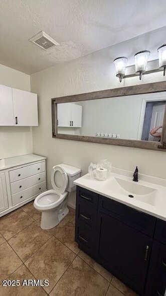 Building Photo - 7407 E Medina Ave