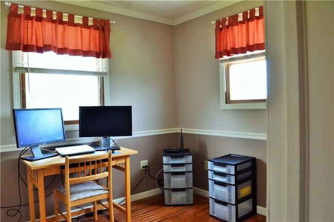 Building Photo - 5Bed | 2bath Home in West Mifflin, PA