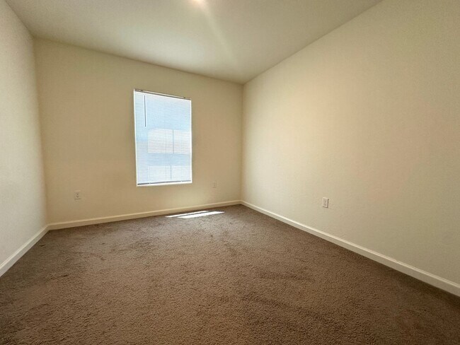 Building Photo - Beautiful Single Story Home Ready To Be Called Home!