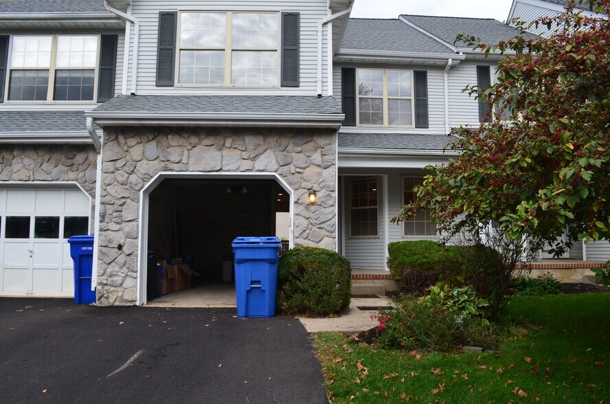 Building Photo - 162 Salem Rd