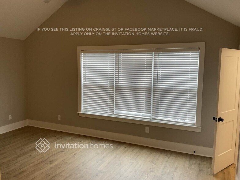 Building Photo - 647 Vernon Ave