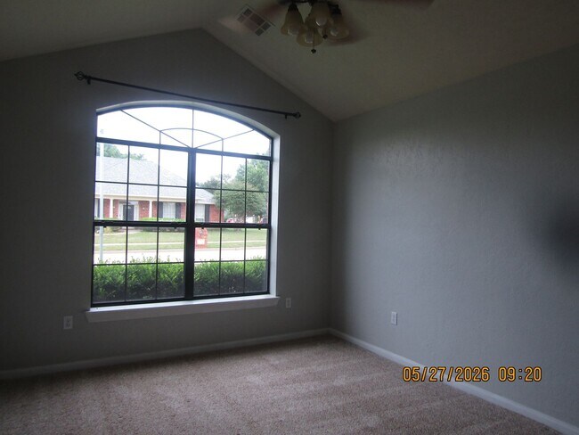 Building Photo - Beautiful 4-bedroom home located in the Heritage Hills Area!