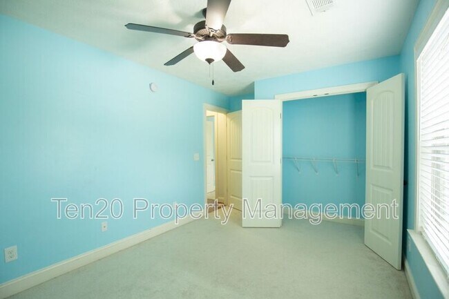 Building Photo - 7177 Helen Dr