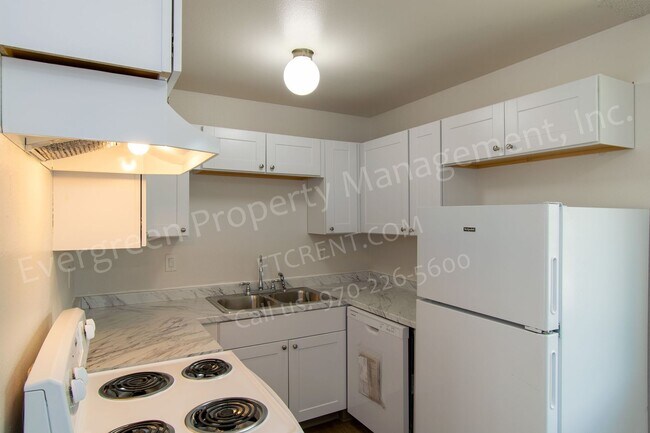 Building Photo - 3950 Manhattan Ave