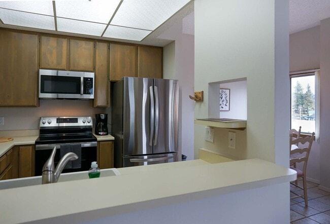 Building Photo - CDA NORTH CONDO - JUST LISTED ONE BEDROOM CONDO!