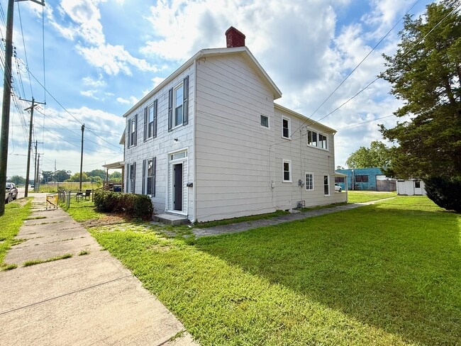 Building Photo - 1112 Girard Ave