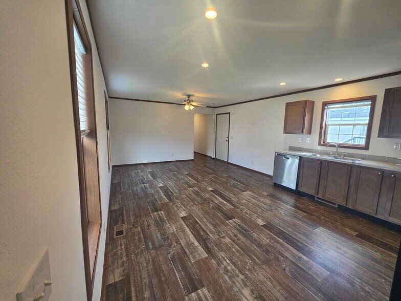 Building Photo - 73 Meggan Dr