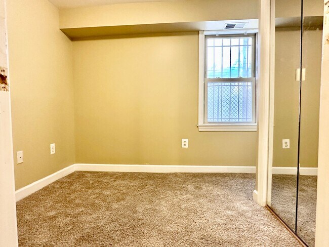 Building Photo - 2 Bed 1 Bath Adams Morgan
