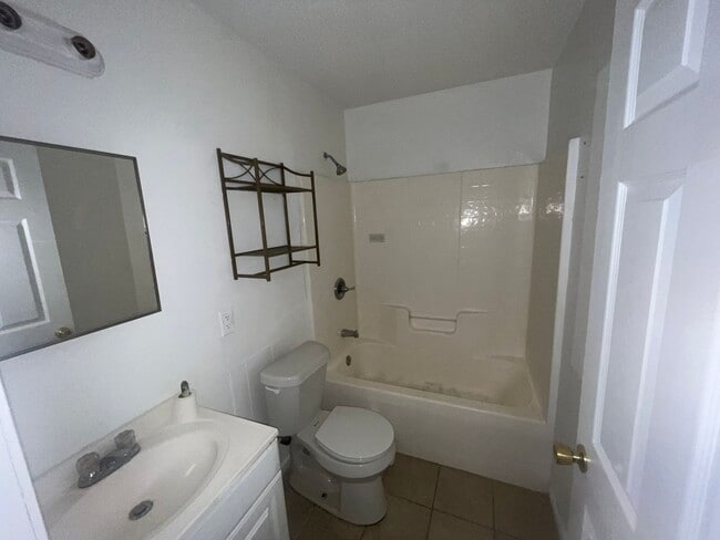 Building Photo - 3025-3027Lauss