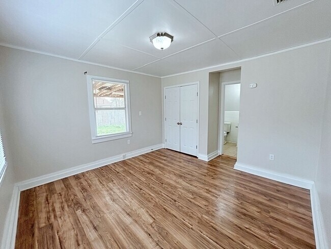 Building Photo - 317 Glenmore Ave